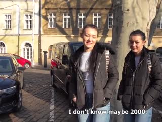 Tschechische Zwillingsschwestern können zufällig etwas Taschengeld gebrauchen