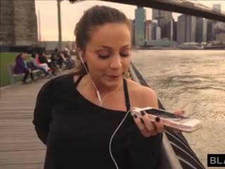 Cuckold chick maakt opnames voor haar vriendje