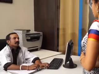 Dokter in India neukt patient
